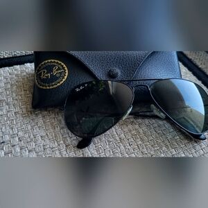 Ray-Ban Total Black Aviators